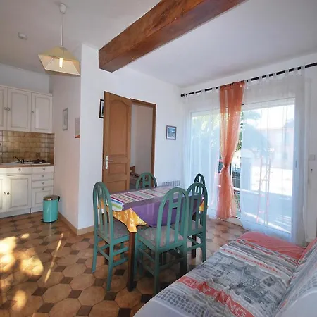 Avenue Clovis Hugues Appartement *